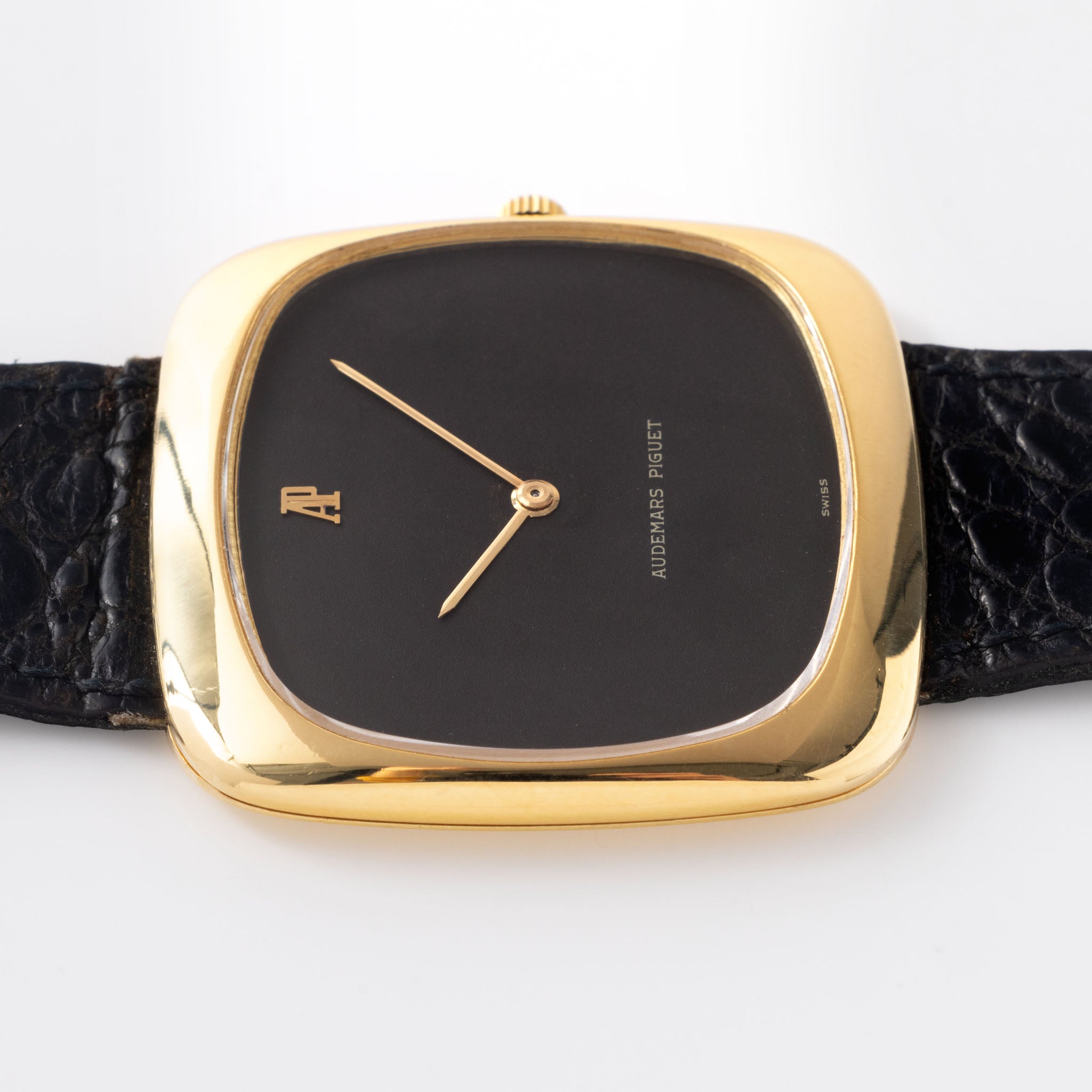 Audemars Piguet "Coussin " 18 k yellow gold Dresswatch “ultra thin “