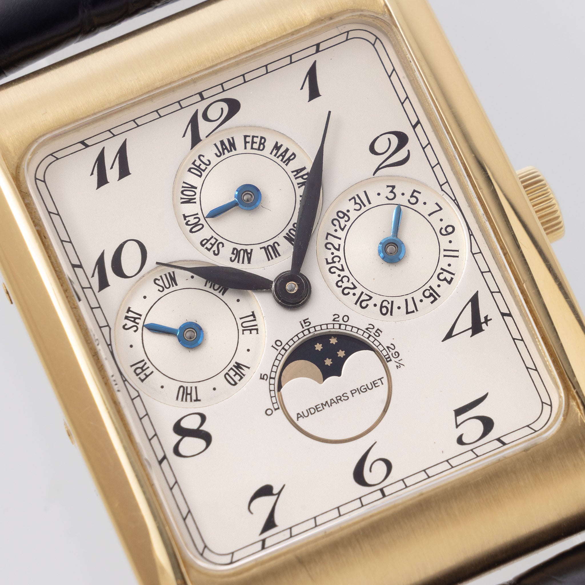 Audemars Piguet Quantième Perpetual Edward Piguet silver Dial ref 25682BA in 18 k yellow gold