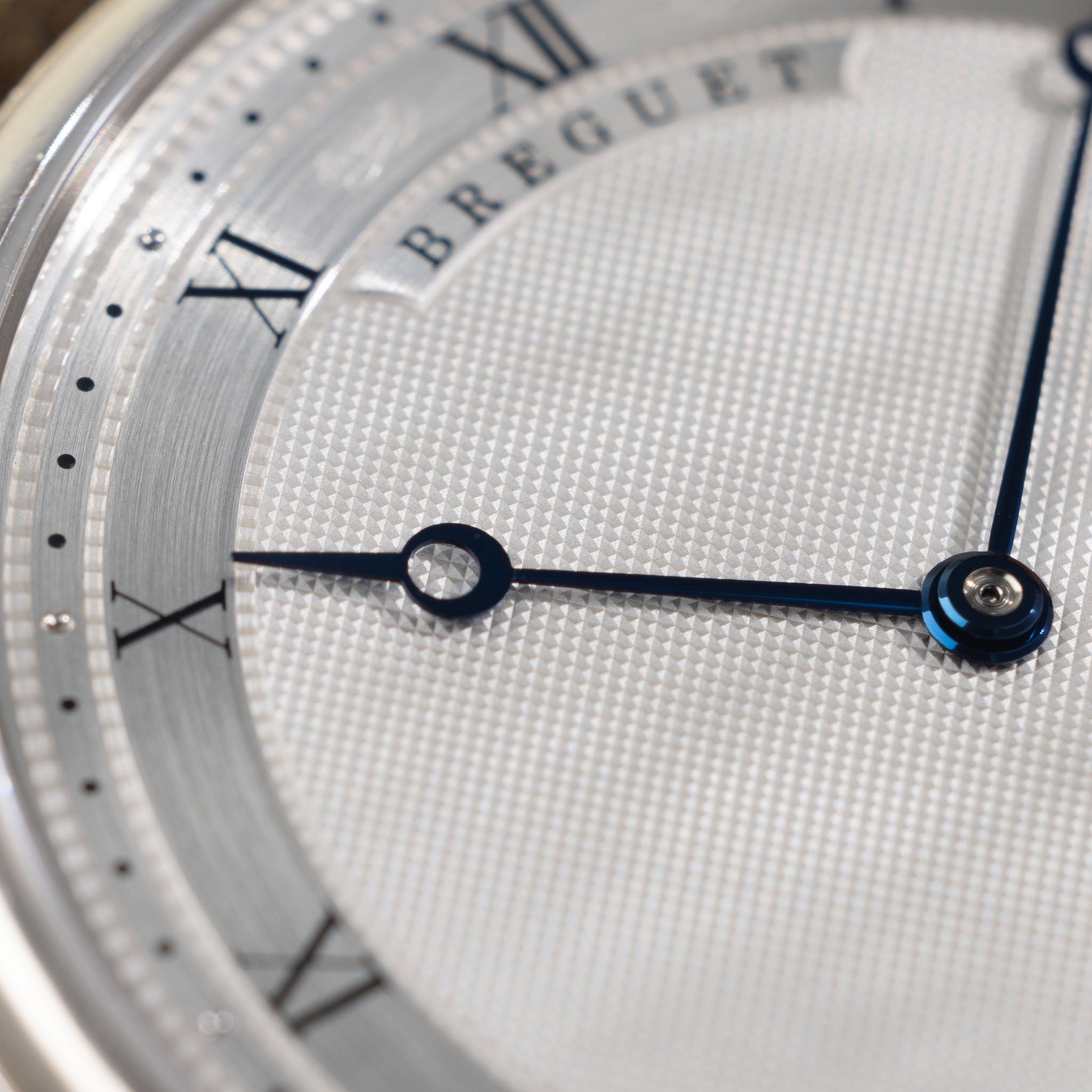Breguet Classsique Dresswatch ref 5157 Ultra thin automatic Guilloché dial in 18 k white gold