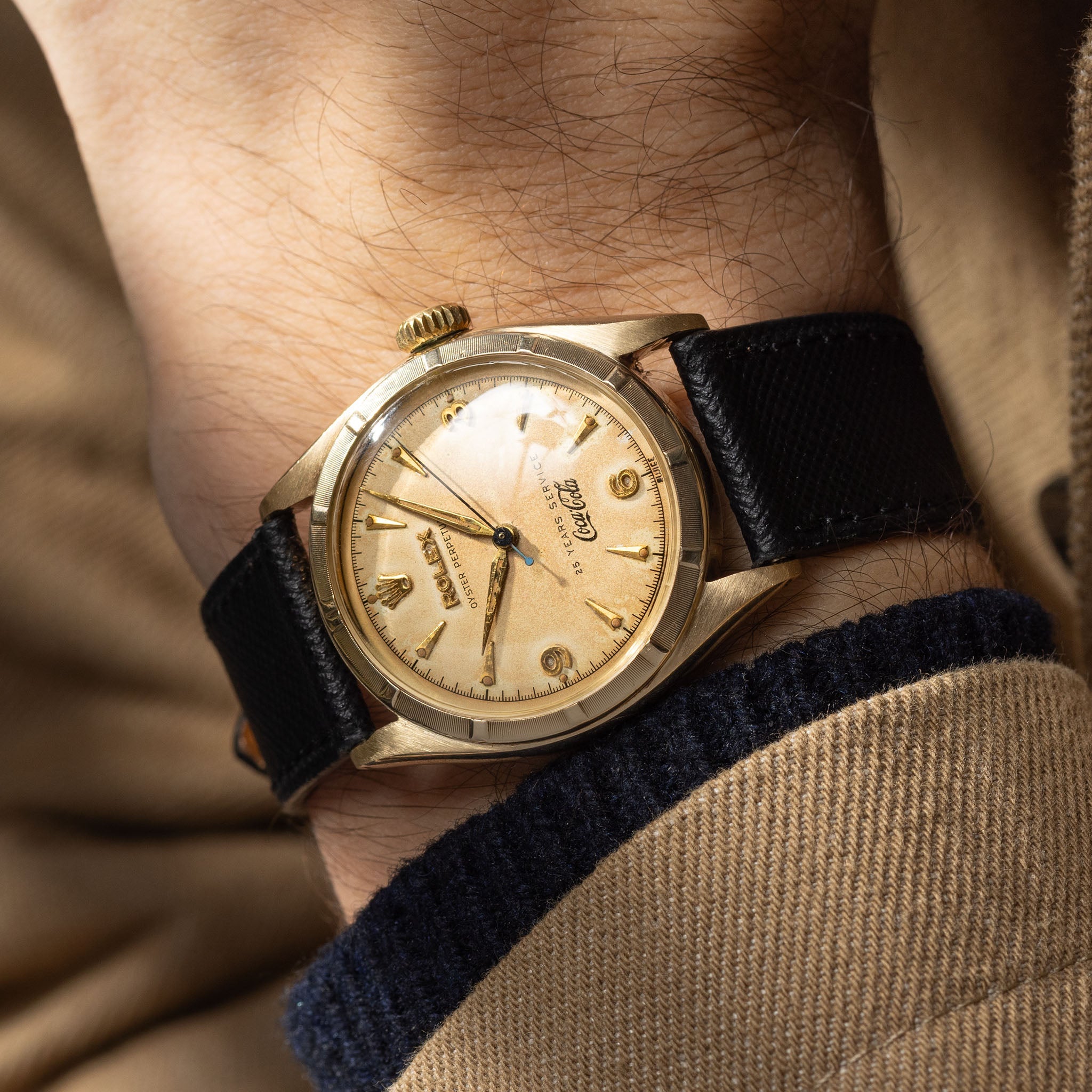 Rolex Oyster Perpetual "25 Year Coca Cola Service” Ref 6085 in 14 k Yellow Gold