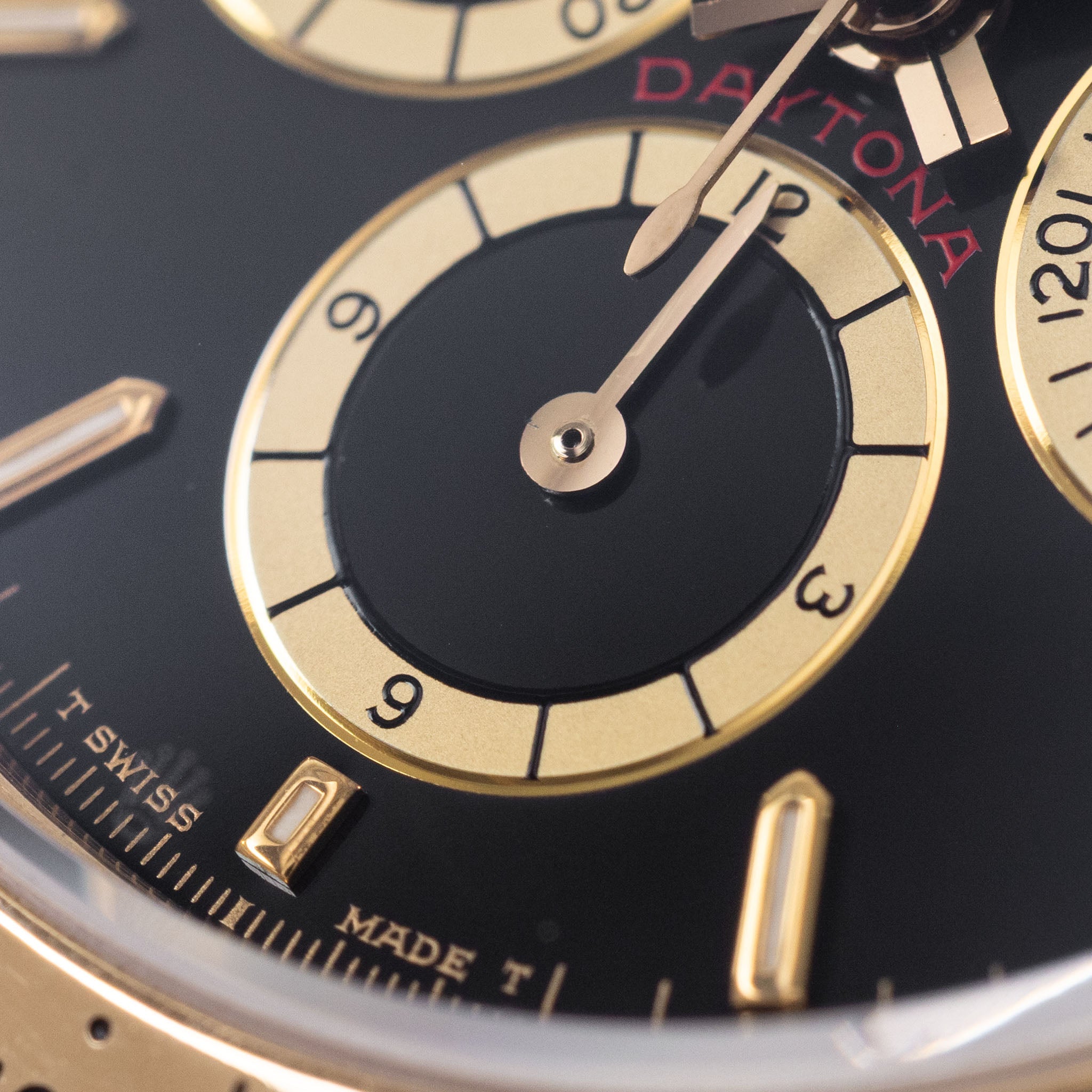 Rolex Cosmograph Daytona 16520 Black Floating Dial in 18k Yellow Gold with Original Guarantee Paper and Accessories