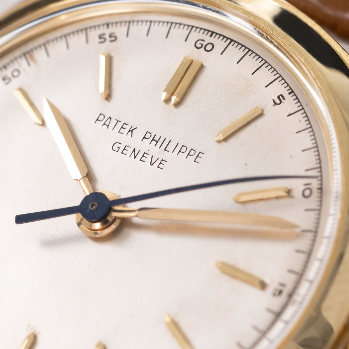 Patek Philippe Calatrava 2483J Screw Down Case in 18k yellow gold Silver dial Center Seconds