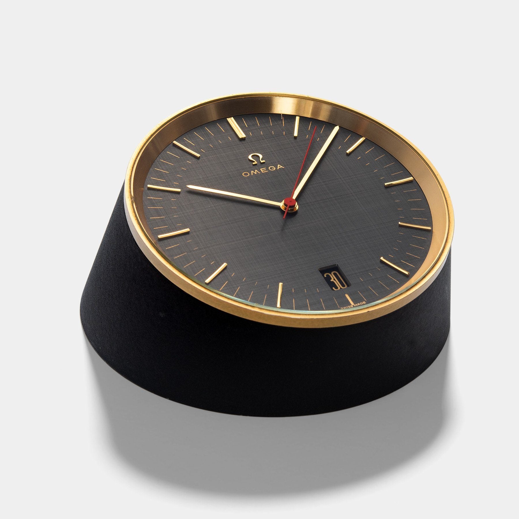 Omega Truncated Line Desk Clock Reference 5565