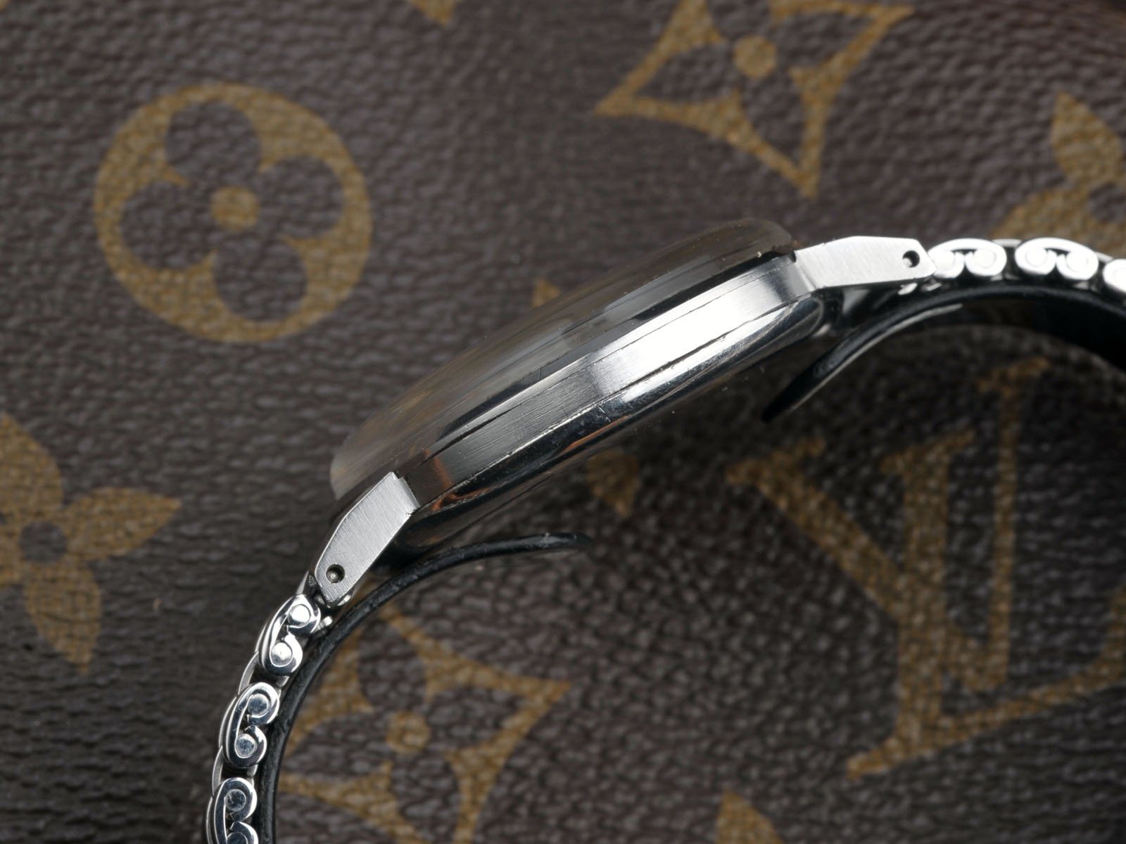 OMEGA BIG OVERSIZED CALATRAVA 37,5 MM