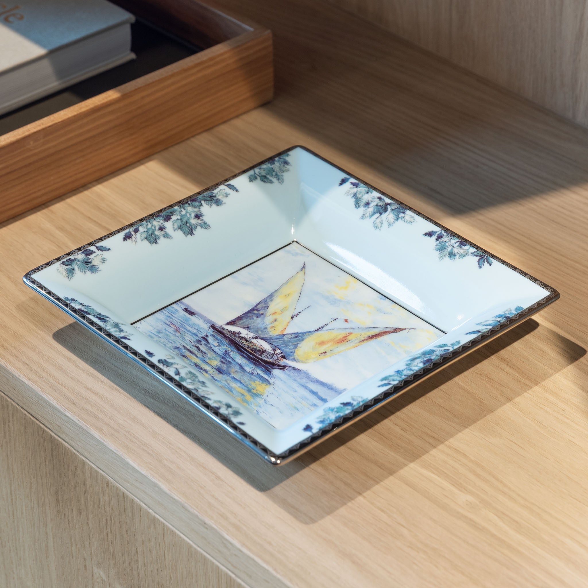 Patek Philippe Porcelan "L'aube sur le lac " Limoges Vide Poche Dish Trinket