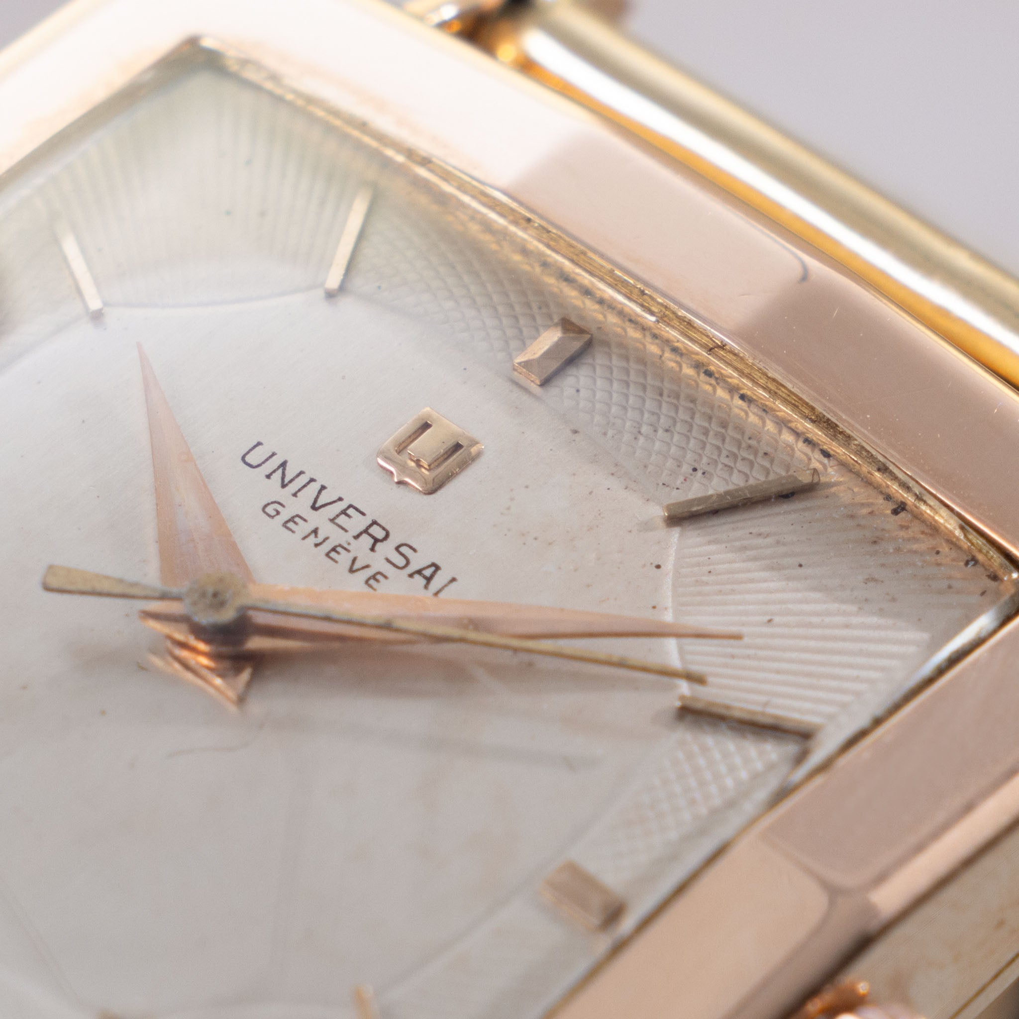 Universal Genève “Cioccolatone“ 18k Rose Gold Oversized Dress-watch with unique Guilloché Dial on Brick Style Bracelet ref. 10228 2