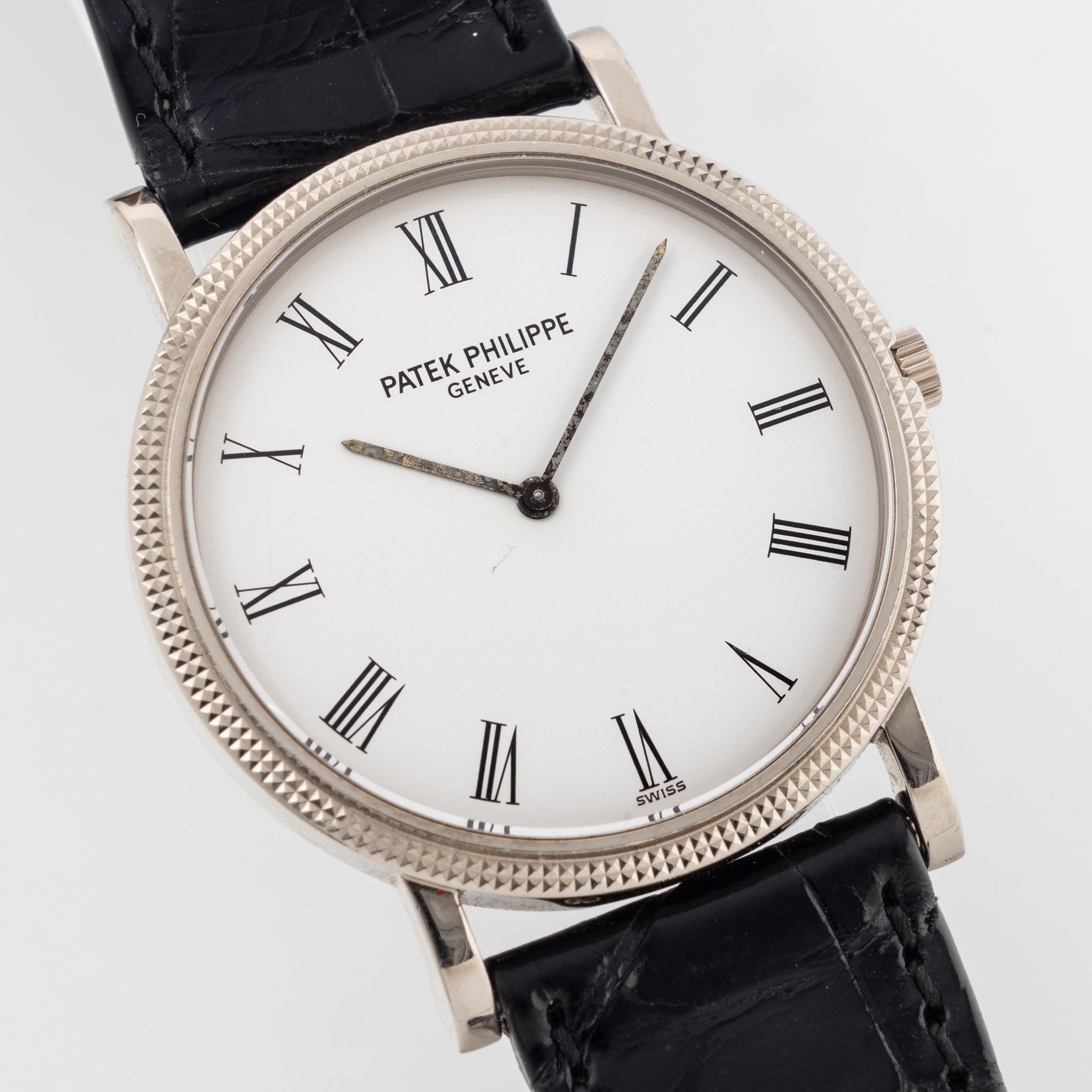 Patek Philippe Calatrava 3520G Clous de Paris in 18k White gold Porcelain Dial with Original Certificate of Origin