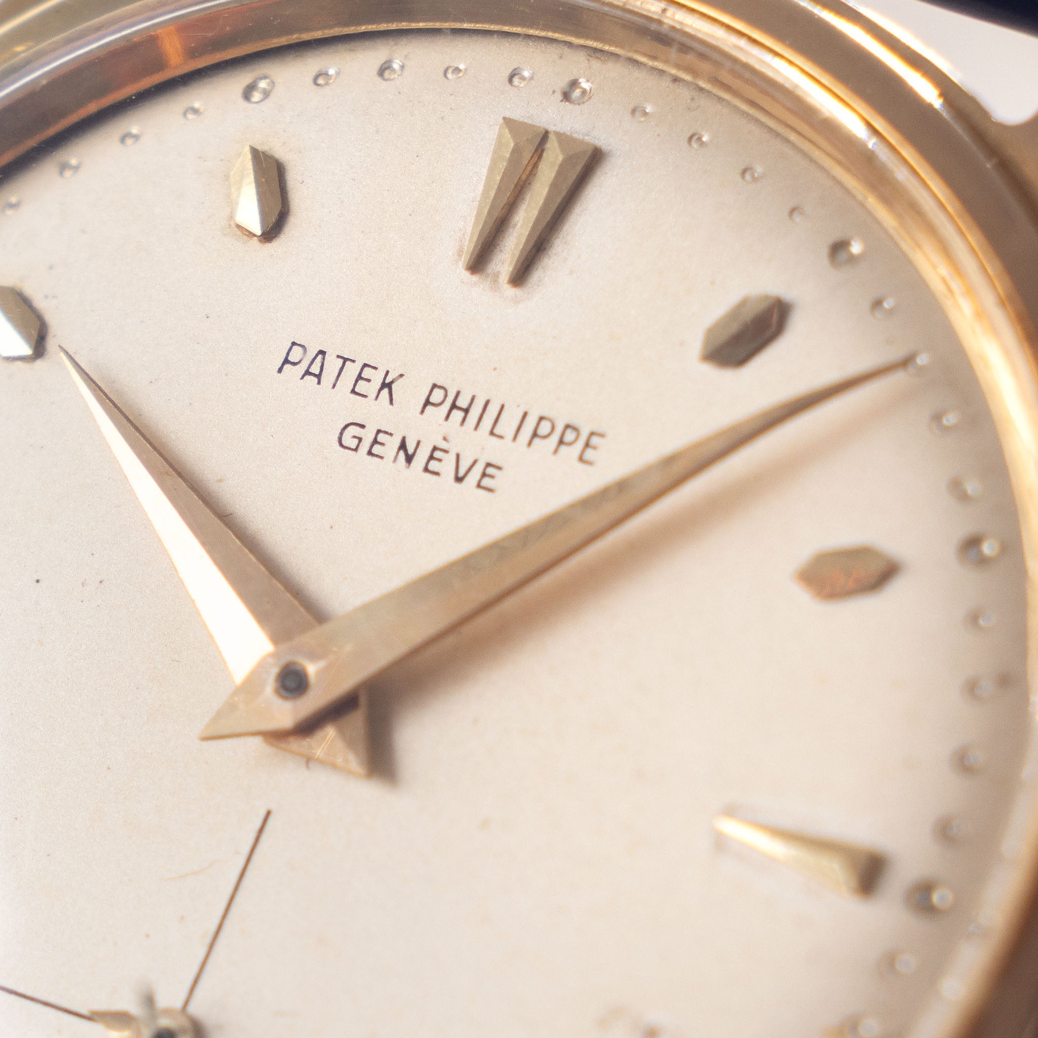 Patek Philippe Calatrava 2509J in 18k yellow gold “Grené-finish dial”