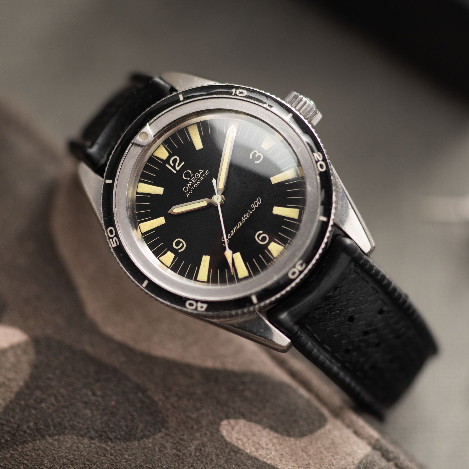 Omega Seamaster 300 165.014 Bakelite Bezel